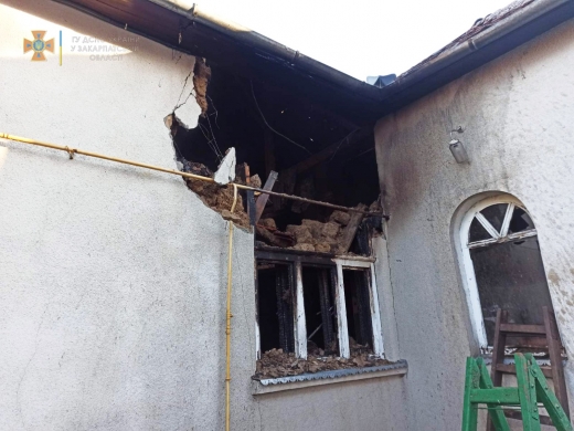 Пожежа на Берегівщині: власника оселі довелось евакуювати