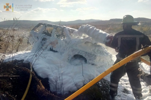 На Мукачівщині рятувальники загасили пожежу в автомобілі
