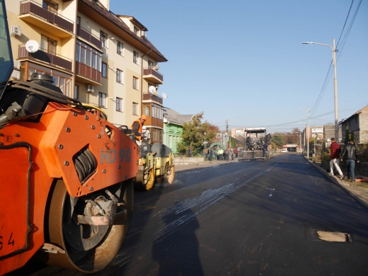 Завершується капітальний ремонт однієї з найбільших вулиць у Новому районі