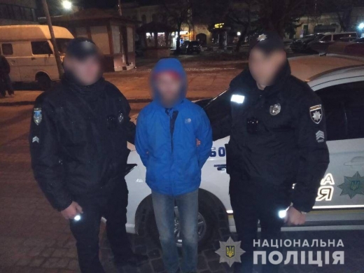 В Ужгороді озброєний зловмисник проник у квартиру і погрожував власнику