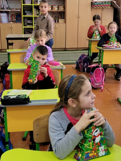 Святий Миколай завітав до школярів і дошкільнят Ужгородського району