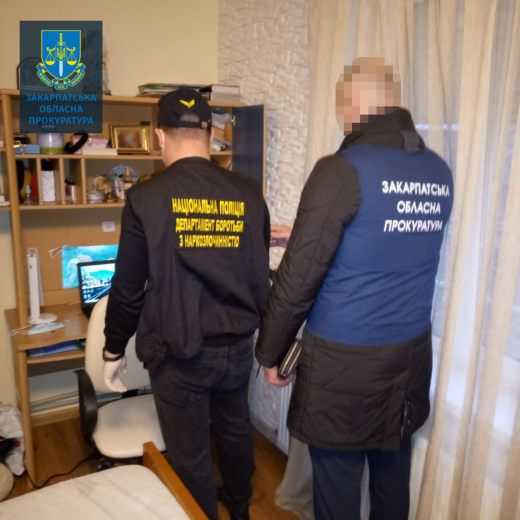 В Ужгороді власника аптек і двох спільників підозрюють у розповсюдженні заборонених речовин