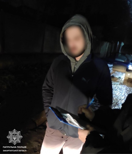 В Мукачеві за ніч двічі виявляли нетверезих водіїв, які перевозили речовини, схожі на наркотичні