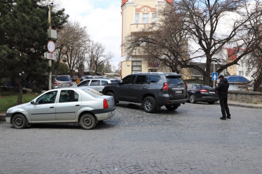 В Ужгороді муніципали штрафують порушників правил паркування
