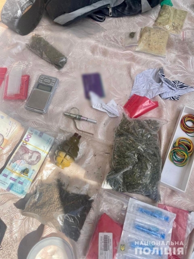 У Мукачеві поліція затримала двох місцевих наркоторговців, у яких вилучила «товару» на майже пів мільйона гривень