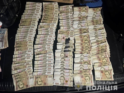 На Закарпатті директор однієї з АЗС привласнив понад 200 тисяч гривень