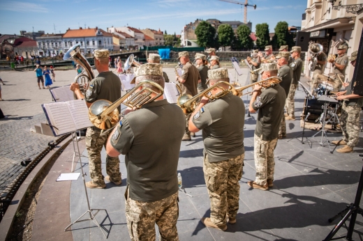 В Ужгороді виступив військовий оркестр 128-ї окремої гірсько-штурмової Закарпатської бригади