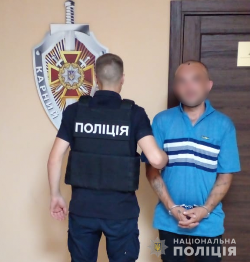 Поліцейські Ужгорода затримали грабіжника, який заліз в чужий будинок посеред ночі