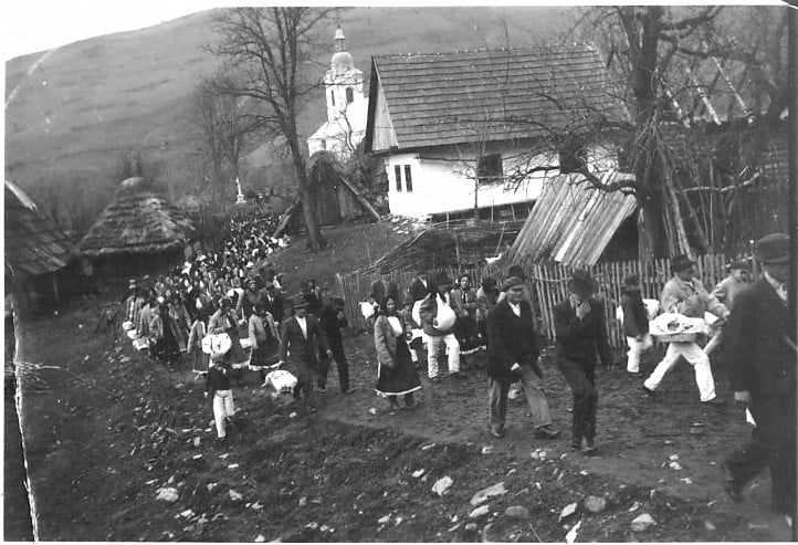 Великдень у с. Волосянка на Великоберезнянщині. 40 ві рр. Life.ko.net.ua