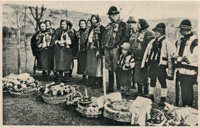 Ясіня. Свячення пасок. Листівка чехословацького періоду