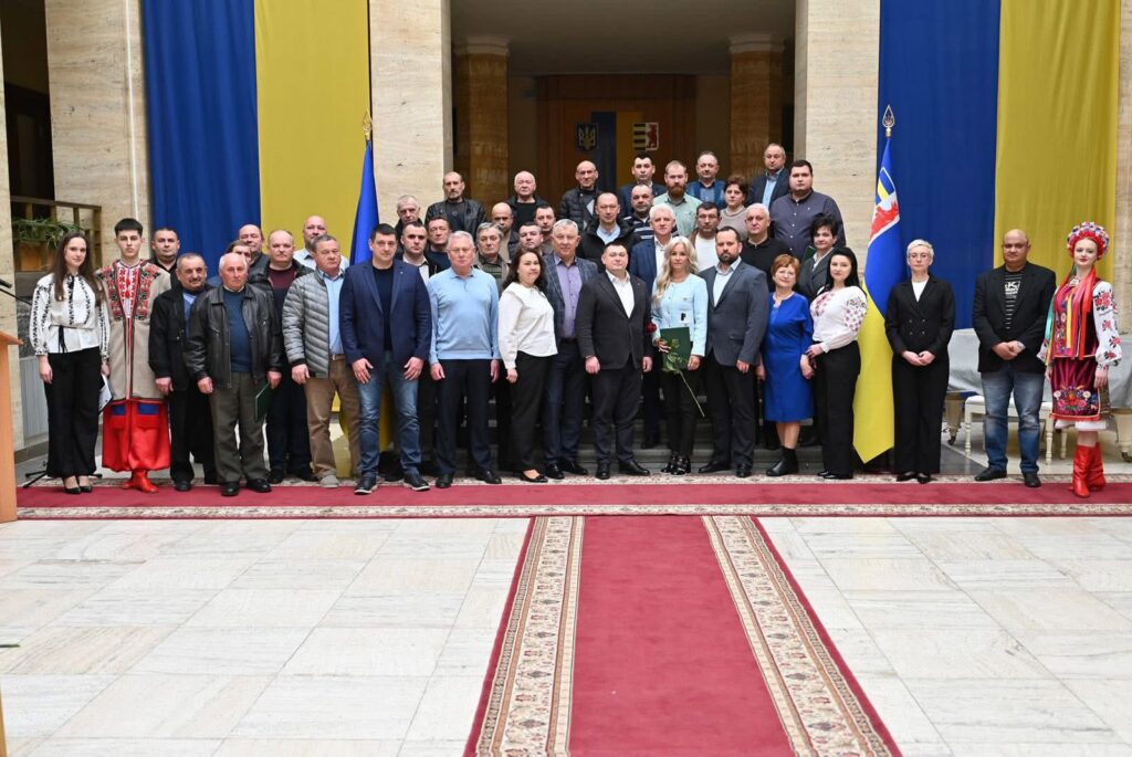 Закарпатська ОВА вшанувала комунальників та працівників сфери побутового обслуговування напередодні їхнього професійного свята