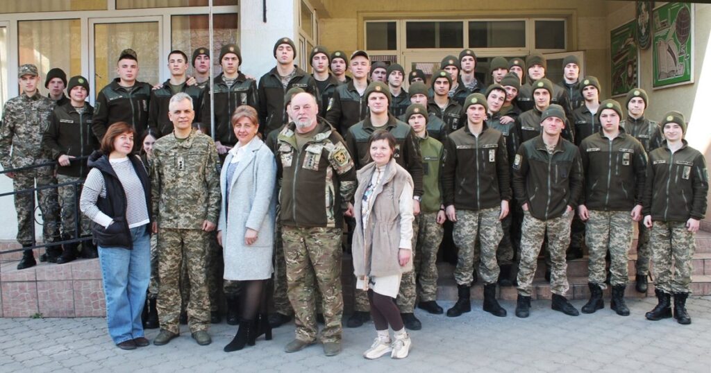 У Мукачеві до Дня гімну провели зустріч ліцеїстів із військовими
