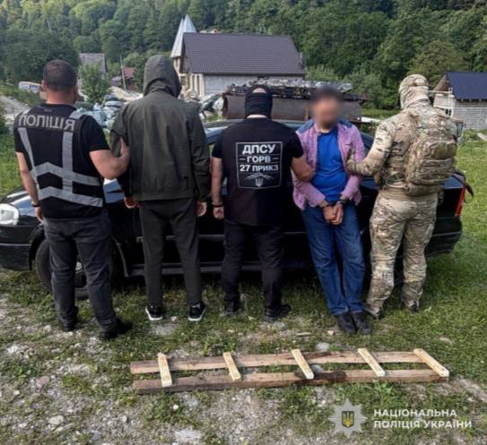На Прикарпатті викрито схему переправки чоловіків через кордон: ціна питання